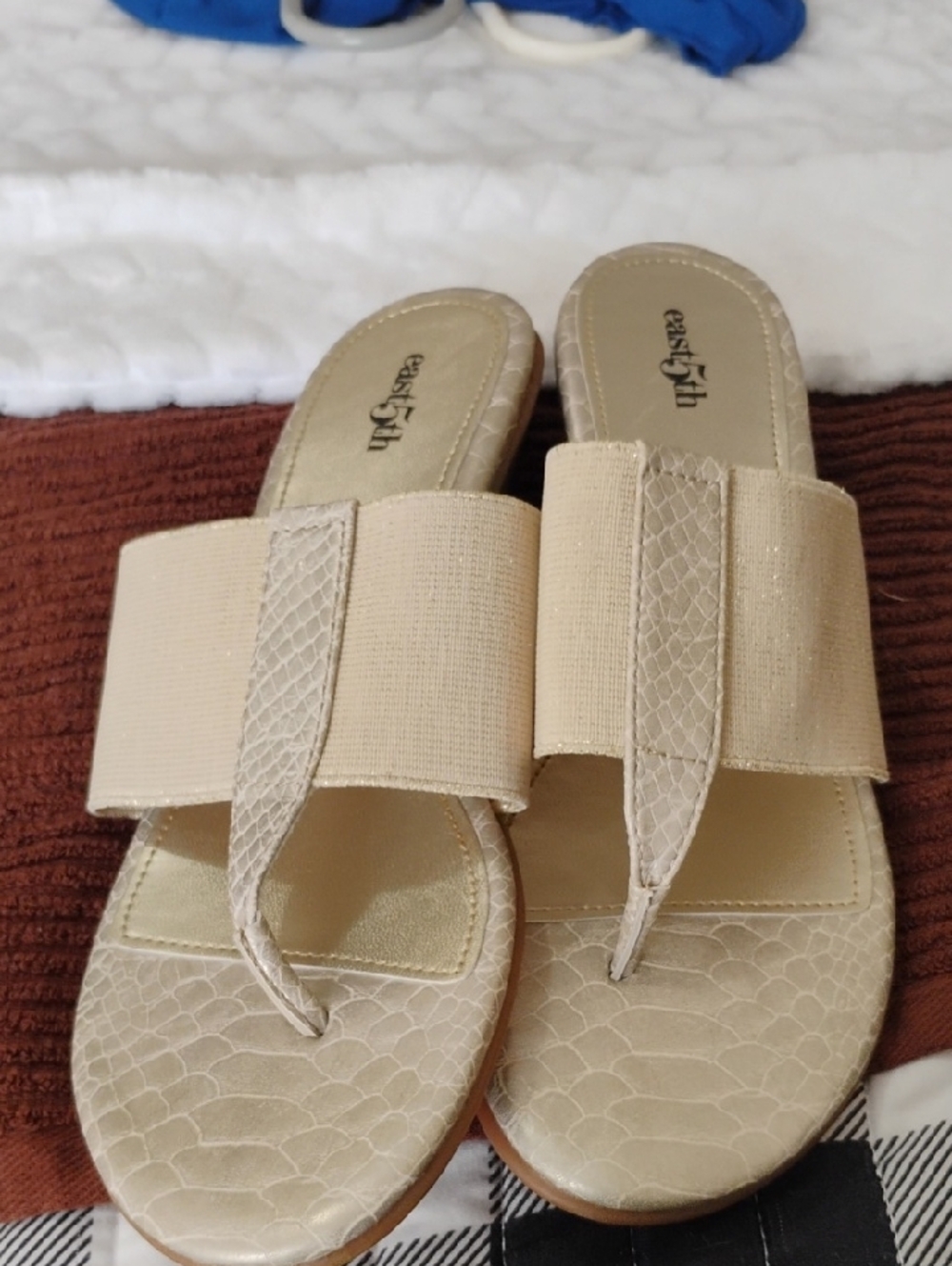 NWOT East 5th Cream Textured Thong Slide Sandals - Picture 7 of 7